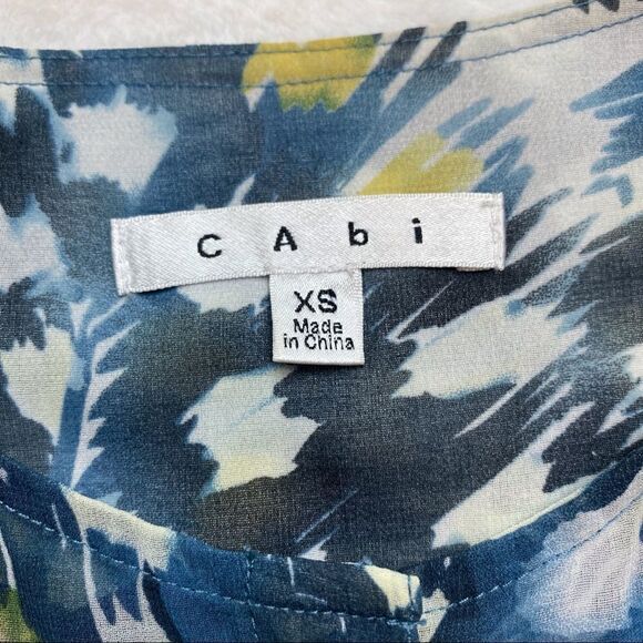 Cabi Avery Tunic Blue Feather Print Size XS - Picture 3 of 11